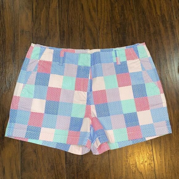 Vineyard Vines Whale Patchwork Every Day Shorts - Picture 6 of 6